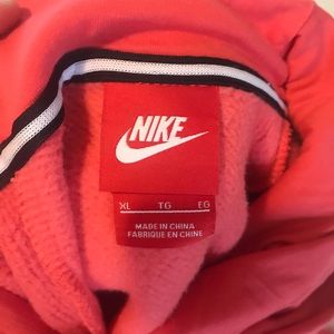 Women’s pink Nike Sweatshirt